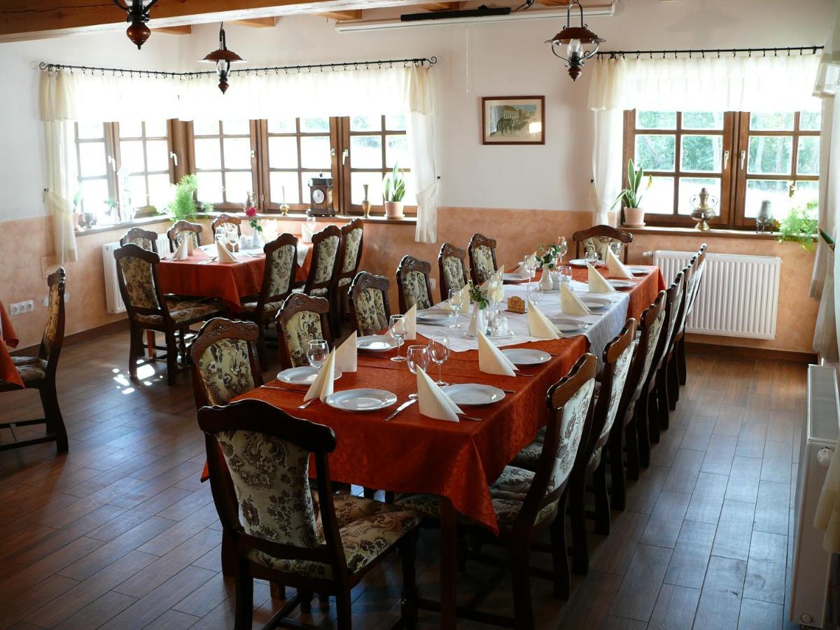 Bed and Breakfast Kádárta Vendéglő Panzió Veszprém Esterno foto