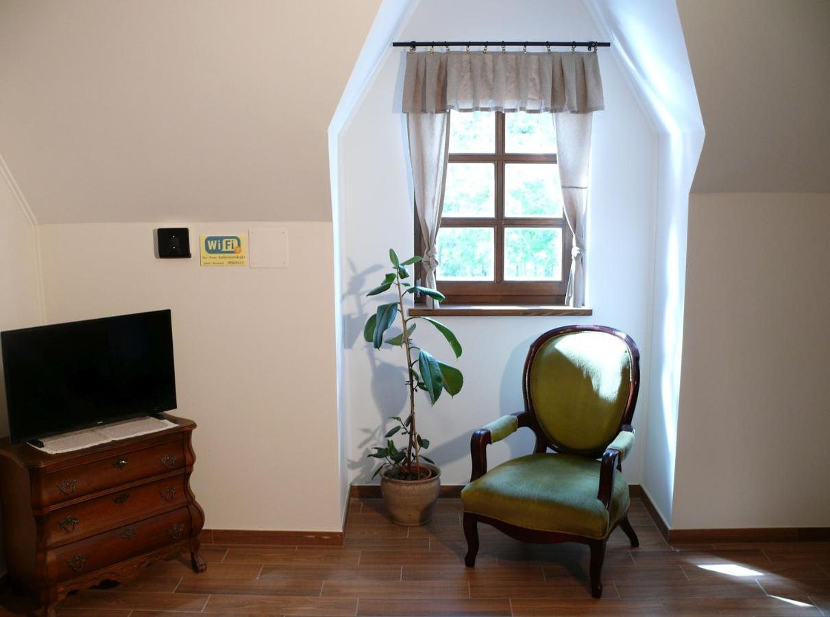 Bed and Breakfast Kádárta Vendéglő Panzió Veszprém Esterno foto