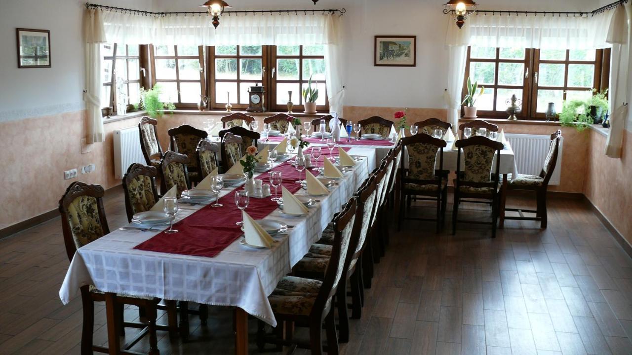 Bed and Breakfast Kádárta Vendéglő Panzió Veszprém Esterno foto