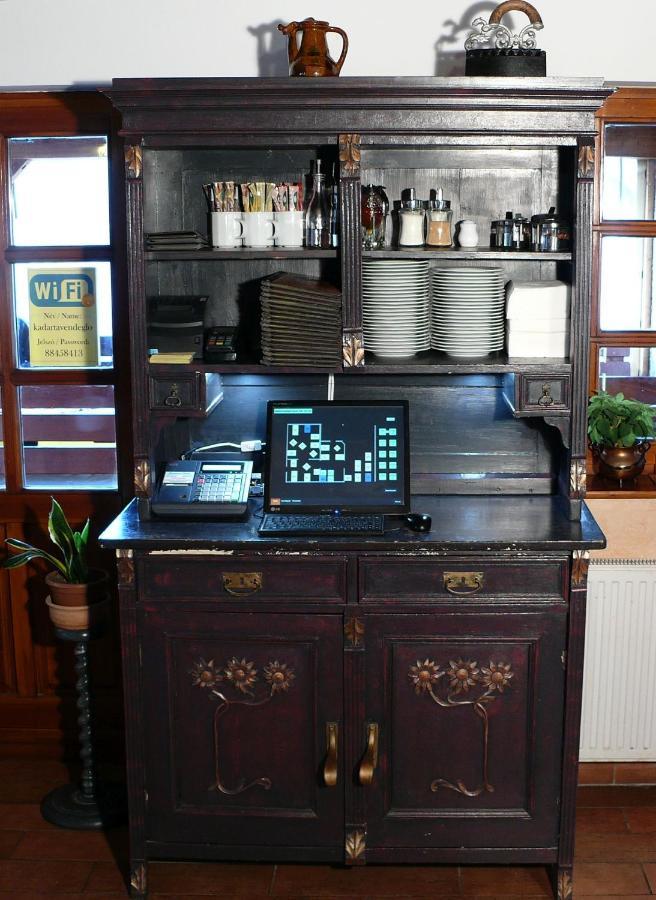 Bed and Breakfast Kádárta Vendéglő Panzió Veszprém Esterno foto