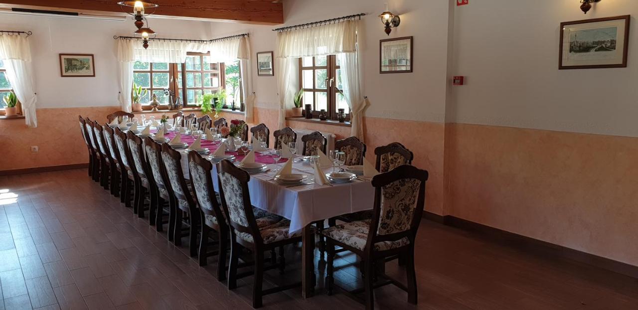 Bed and Breakfast Kádárta Vendéglő Panzió Veszprém Esterno foto