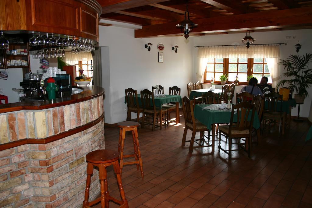 Bed and Breakfast Kádárta Vendéglő Panzió Veszprém Esterno foto