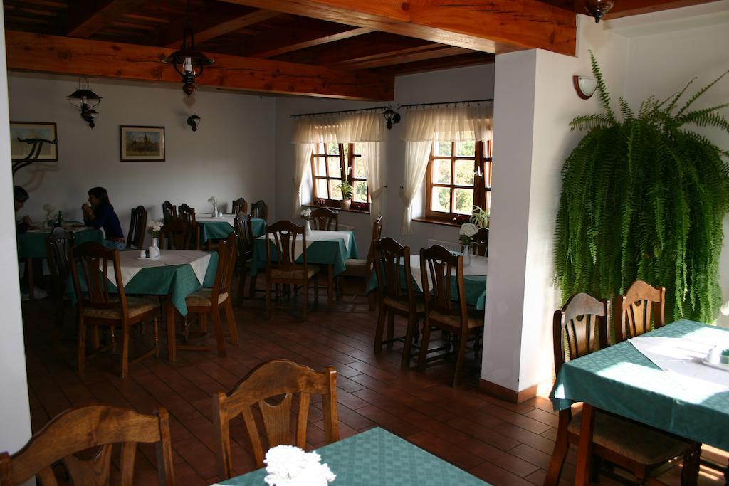 Bed and Breakfast Kádárta Vendéglő Panzió Veszprém Esterno foto